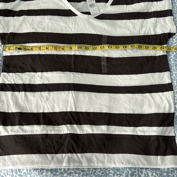 LOFT Woman’s Stripes V-Neck Short Sleeve Shirt NWT Large - Picture 2 of 6